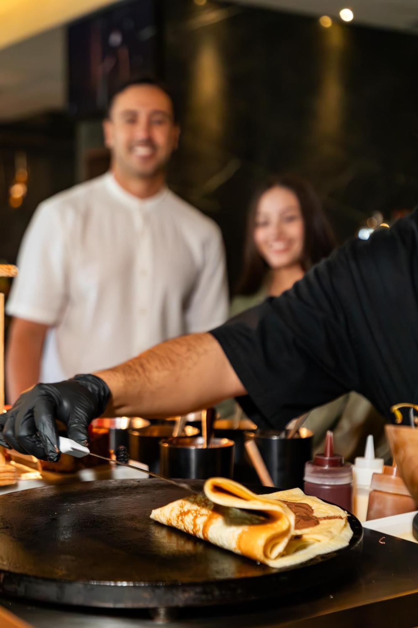 Hyatt Regency Andares Guadalajara Hotel Zapopan Buitenkant foto A sushi chef at work